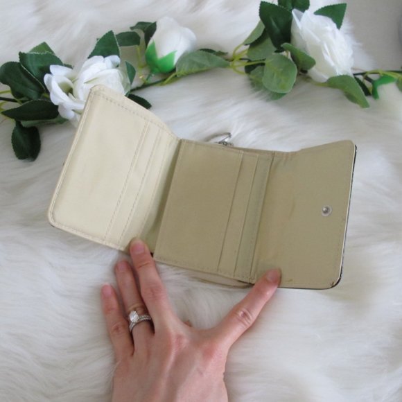 Shake your Coconuts Wallet with Keychain Ring (Retired) - Picture 3 of 10